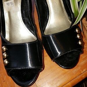 Pretty patent Dexter pumps.